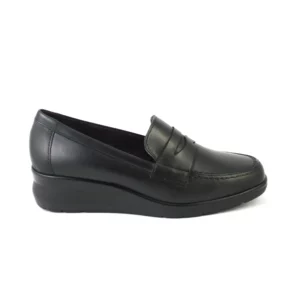 Pitillos 10737 - Mocasín en piel con antifaz y cuña alta en negro