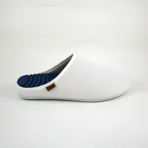 Zueco Surippa especial para fascitis plantar en blanco